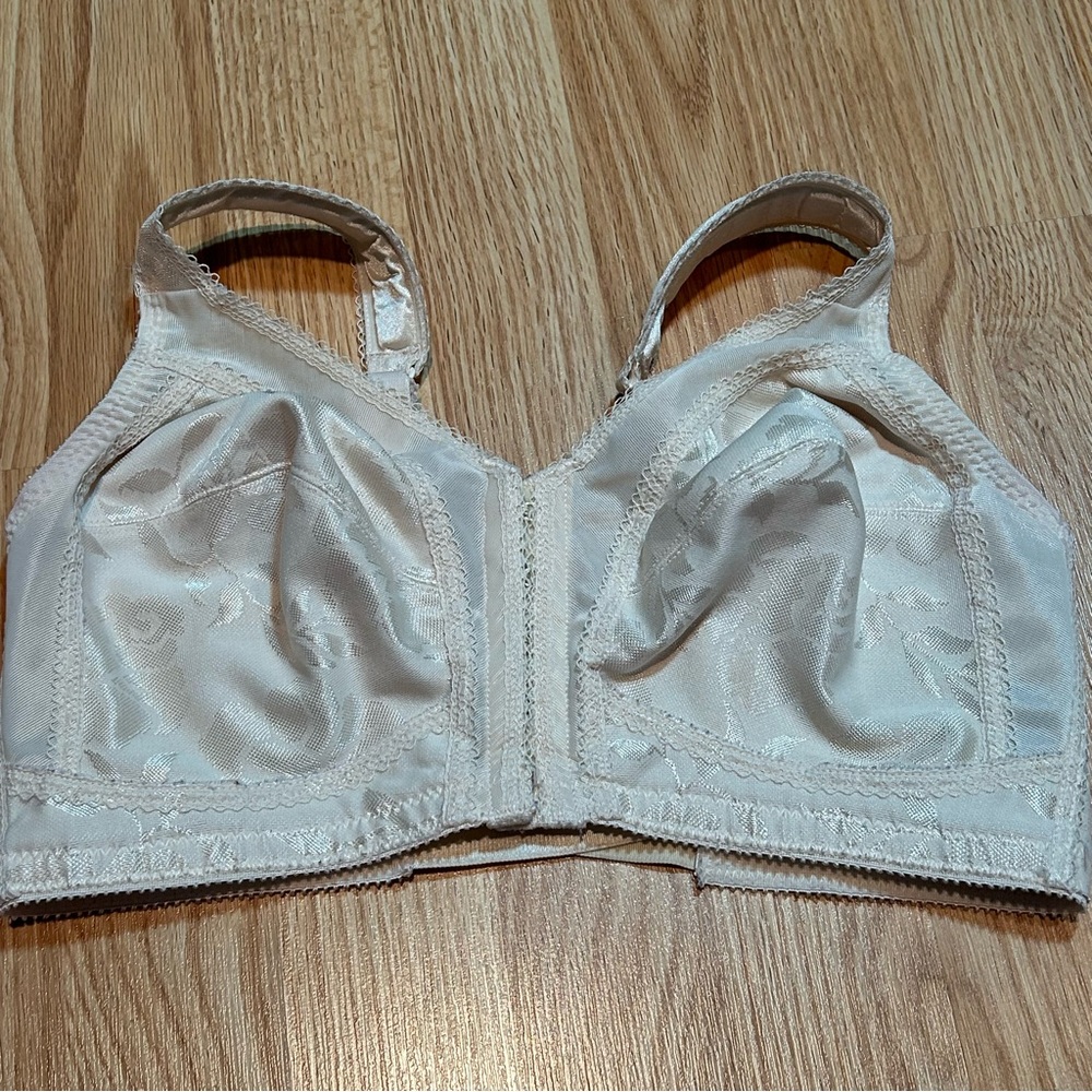 Playtex front closure wireless bra 36D